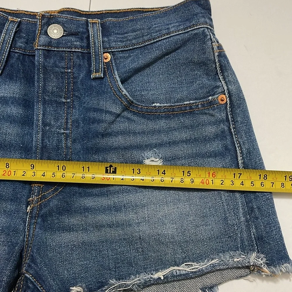 LEVIS 501 ORIGINAL WOMEN'S SHORTS JEANS. SZ W26 NWOT